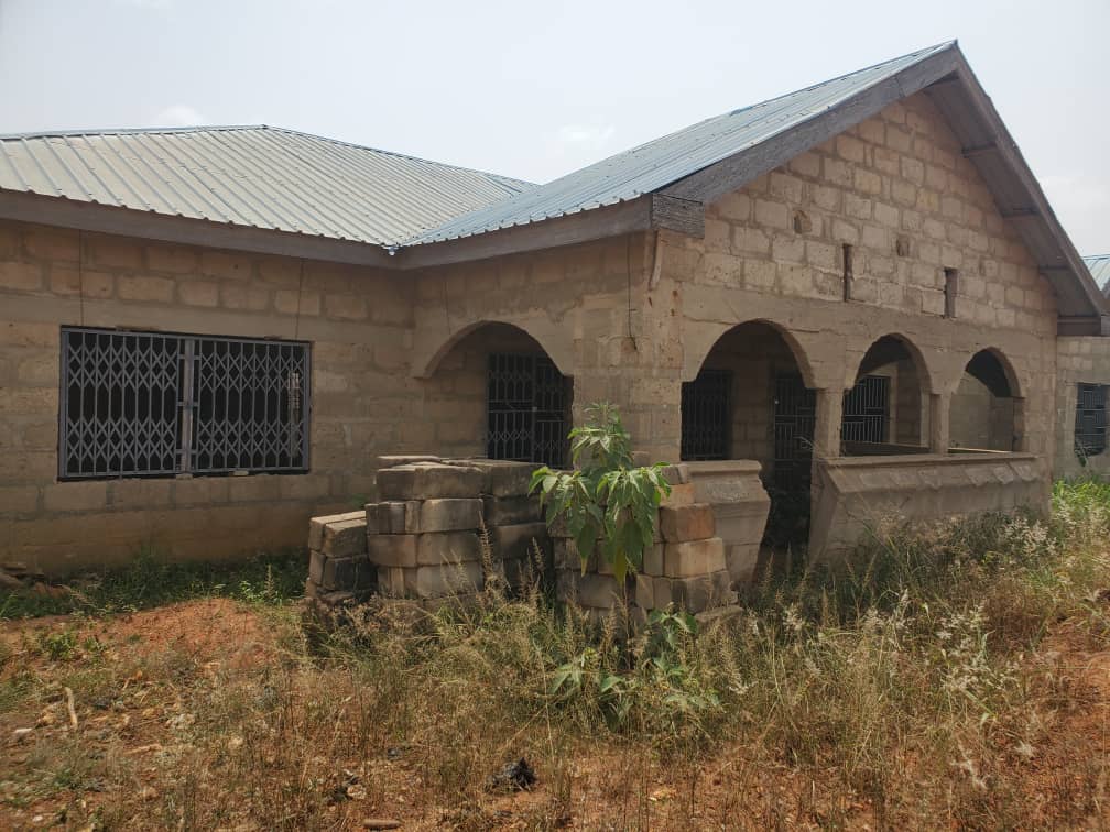 Uncompleted 6 Bedroom House for Sale in Kumasi
