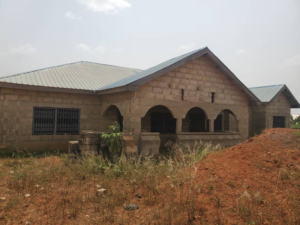 Uncompleted 6 Bedroom House for Sale in Kumasi