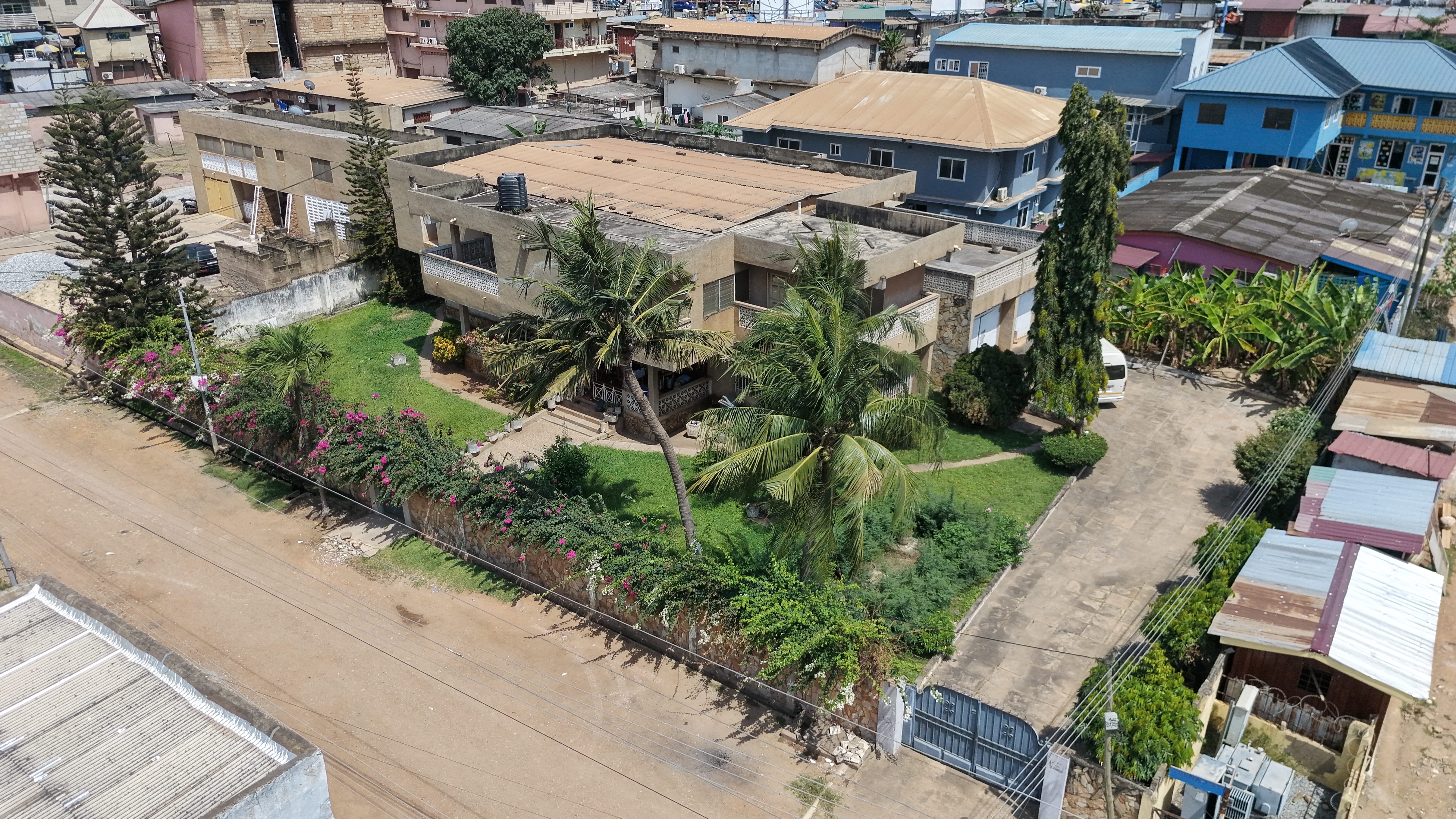 Eight (8) Bedroom House For Sale at Kwashieman - Ideal for Investors & Redevelopment