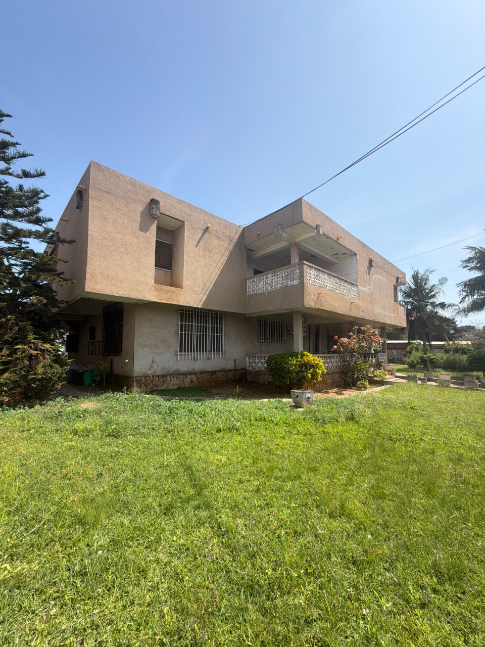 Eight (8) Bedroom House For Sale at Kwashieman - Ideal for Investors & Redevelopment