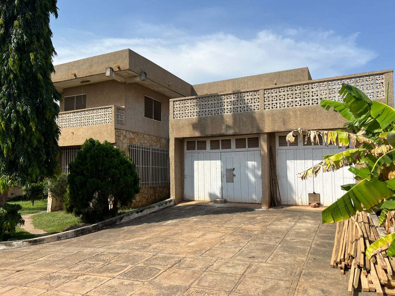 Eight (8) Bedroom House For Sale at Kwashieman - Ideal for Investors & Redevelopment