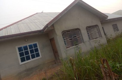 Six bedroom house for sale at Ejisu Boankra, Kumasi
