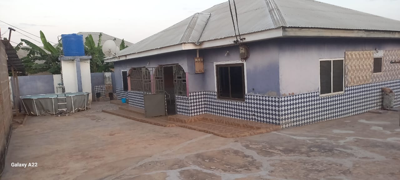 Three bedroom house for sale at Ejisu-Dadietem, Kumasi