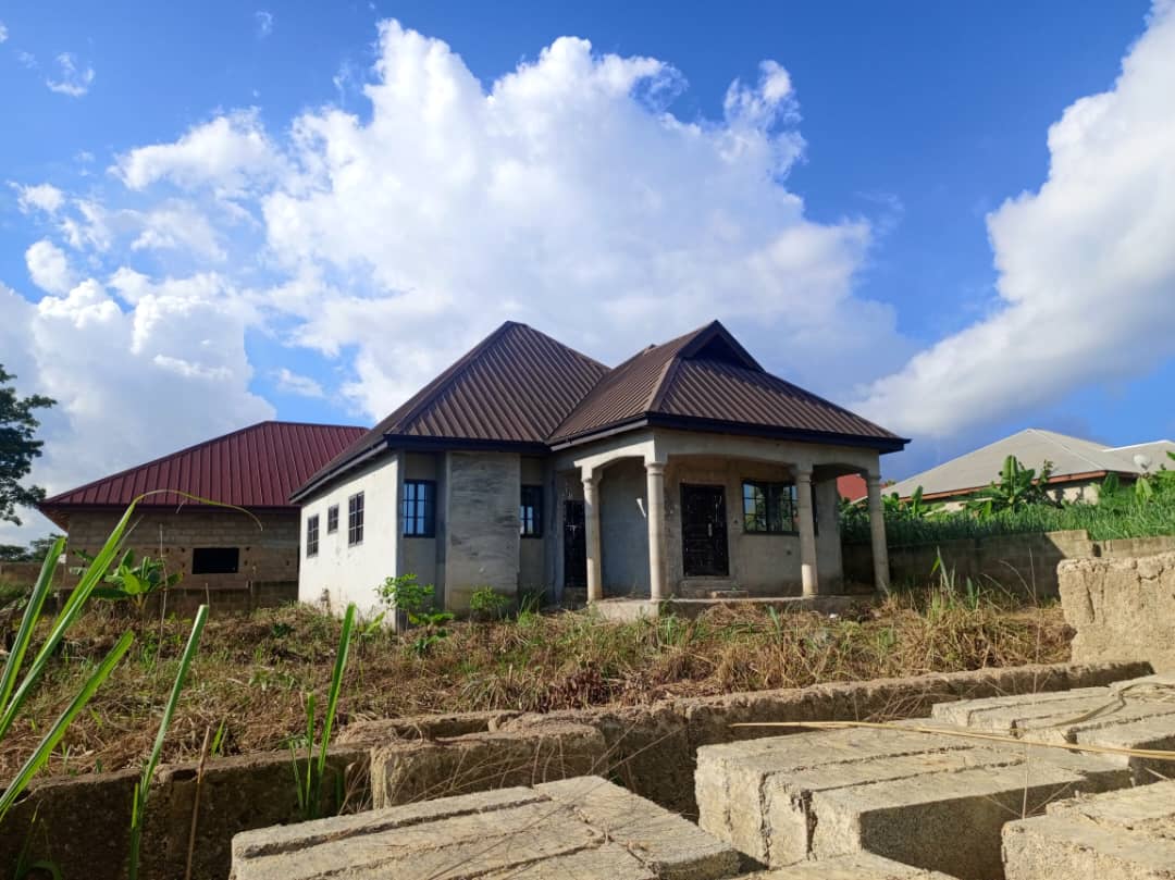 Three bedroom house for sale at Tede- kumasi