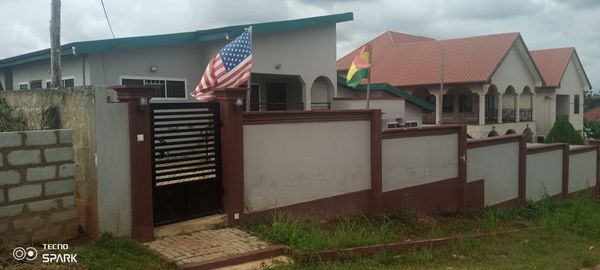 Five bedroom house for sale at Pakyi, Kumasi