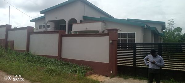 Five bedroom house for sale at Pakyi, Kumasi