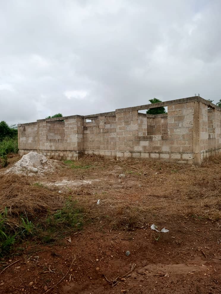 Four Bedroom Uncompleted House For Sat At Ejisu Krapa, Kumasi
