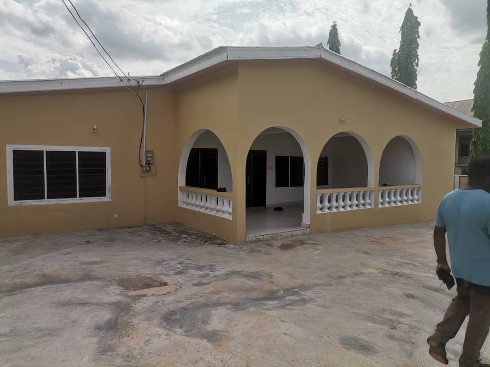 Four bedroom house for sale at Santasi Anyinam, Kumasi