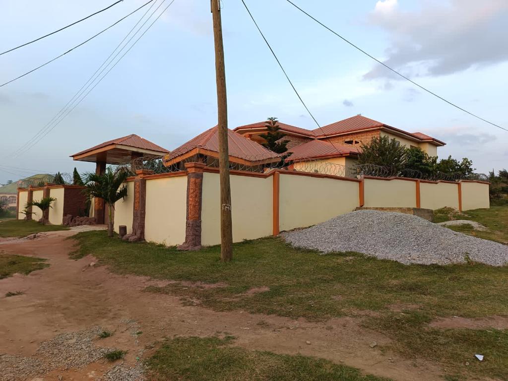 Five bedroom house for sale at Kenyasi, Kumasi