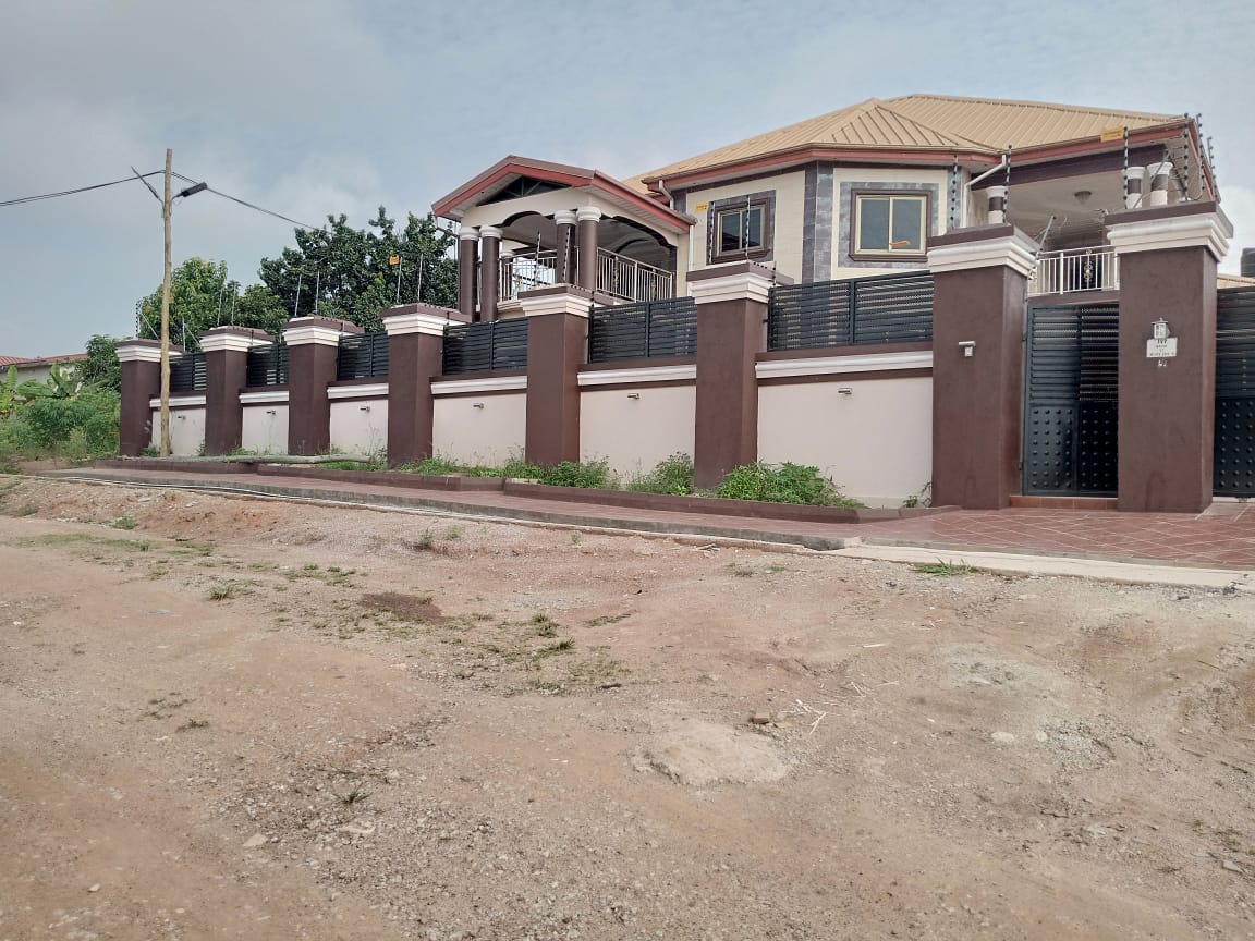 Eight bedroom house for rent at Kwadaso Hilltop-KSI