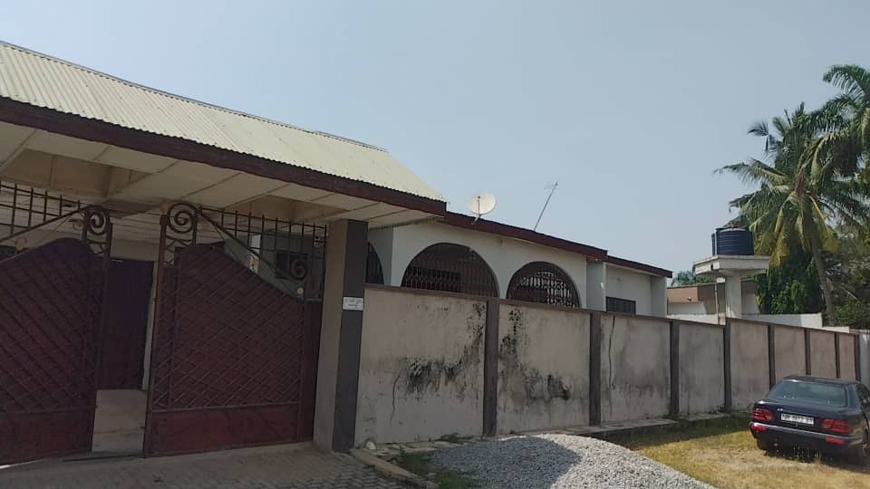 Six bedroom house for sale at Fumesua-Kumasi