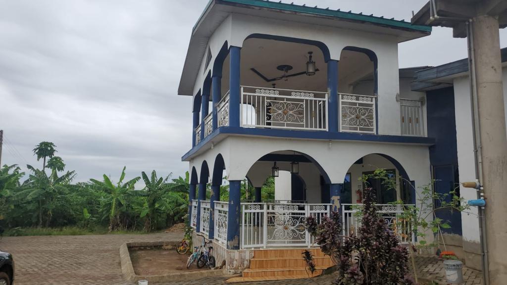 Six bedroom house for sale at Atwima koforidua- kumasi