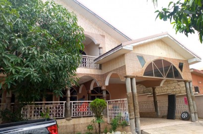 Six bedroom house for sale at Aprade-Kumasi
