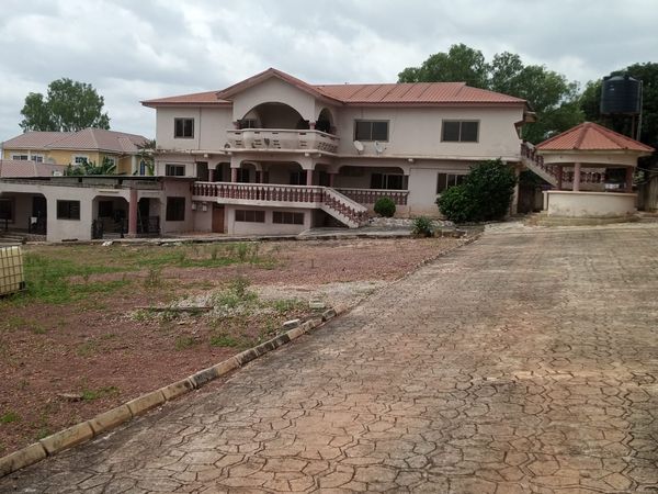 Six bedroom house for sale at Paraku Estate