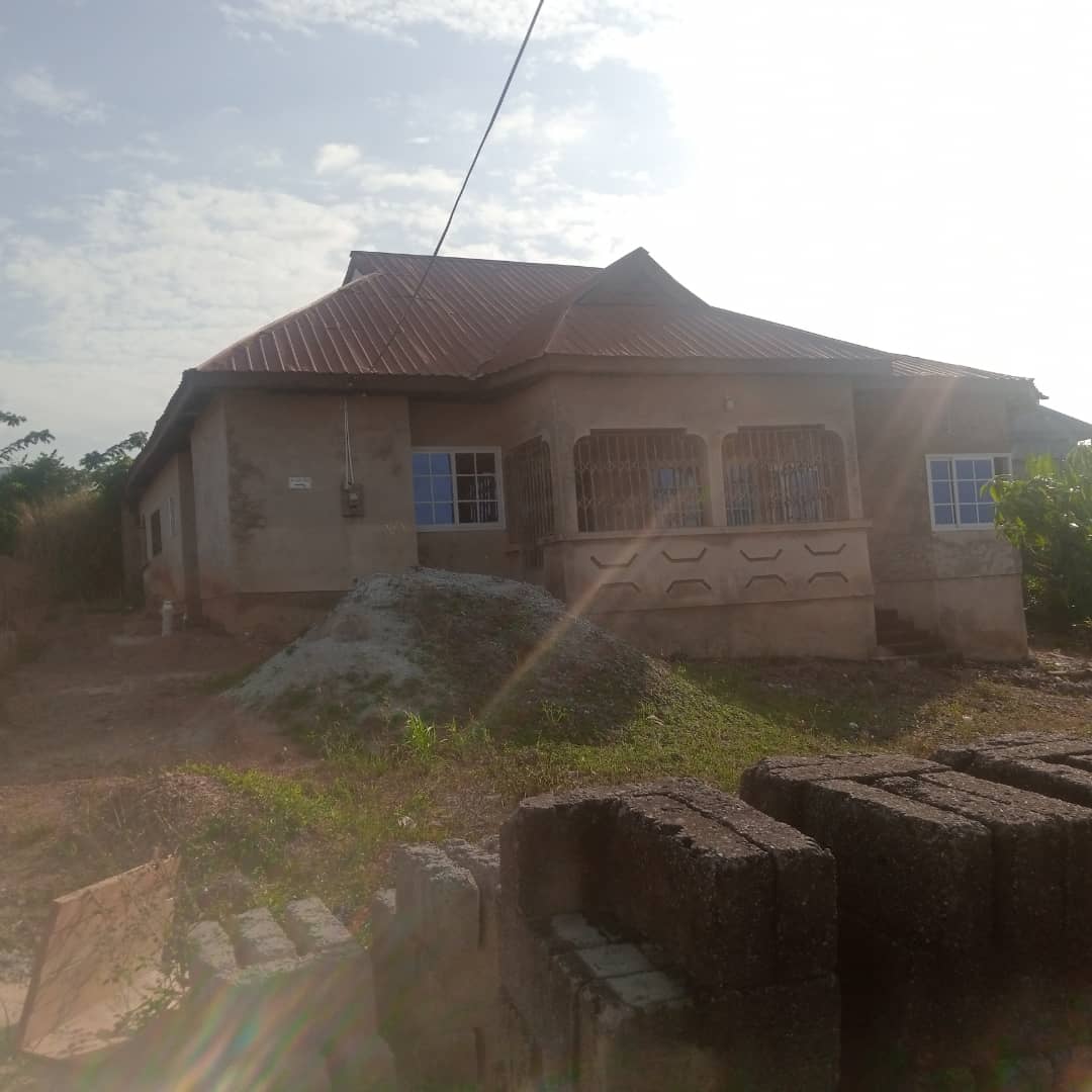  A 5 bedroom house for sale in Kumasi
