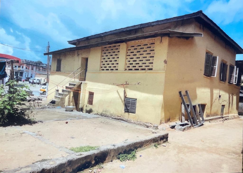 Land With an Old House for Sale in Cape Coast