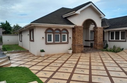Luxurious Four 4-Bedrooms House with 2-Bedrooms Outhouse for Sale at Oyarifa