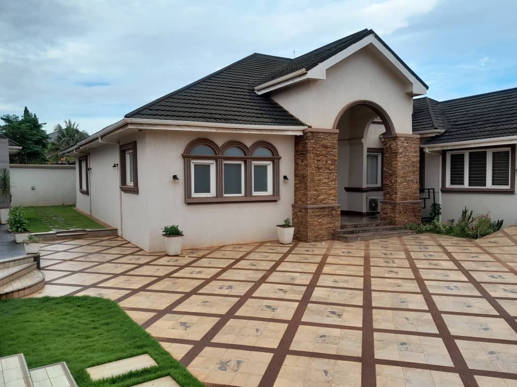 Luxurious Four 4-Bedrooms House with 2-Bedrooms Outhouse for Sale at Oyarifa