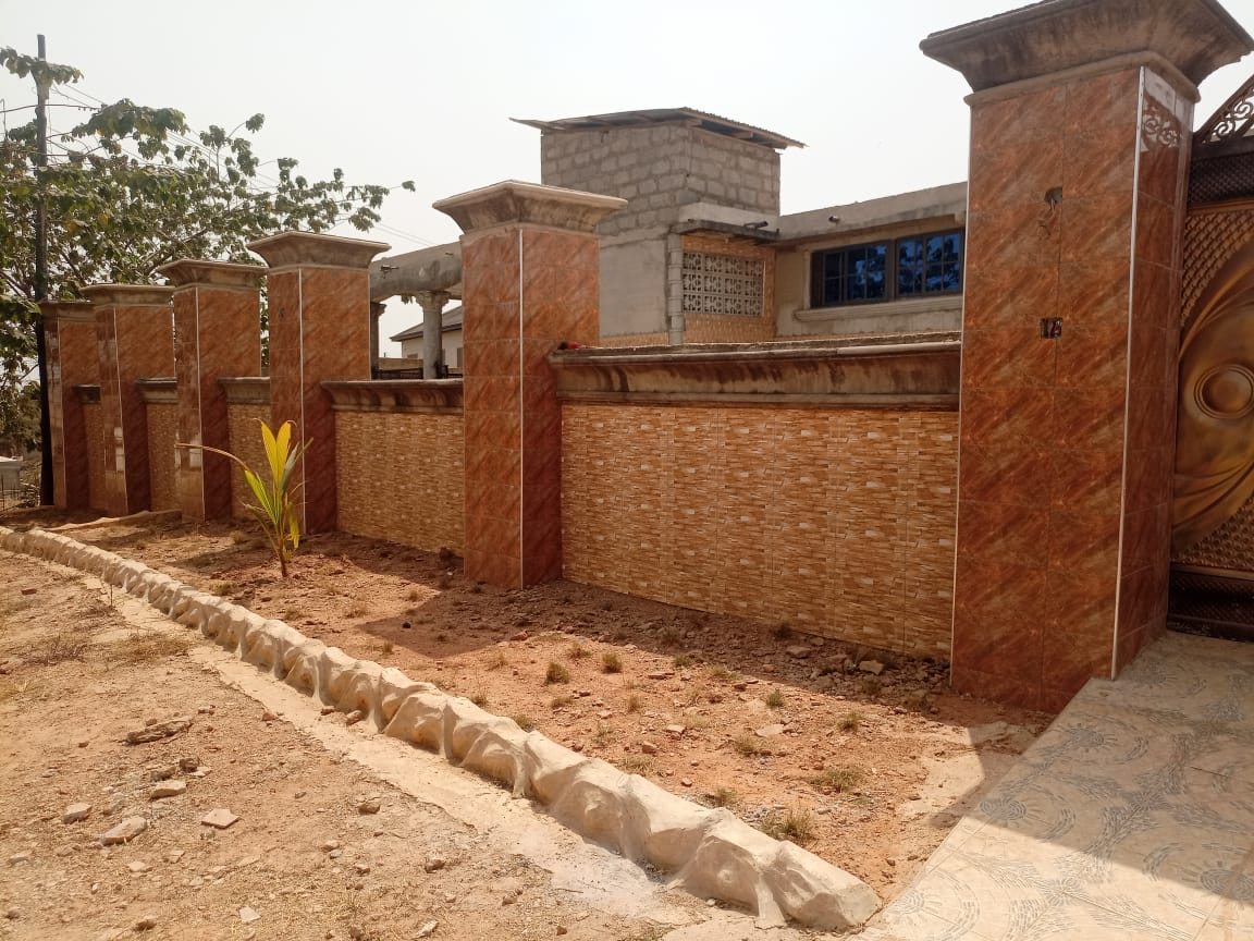 Six bedroom house for sale at Nketia