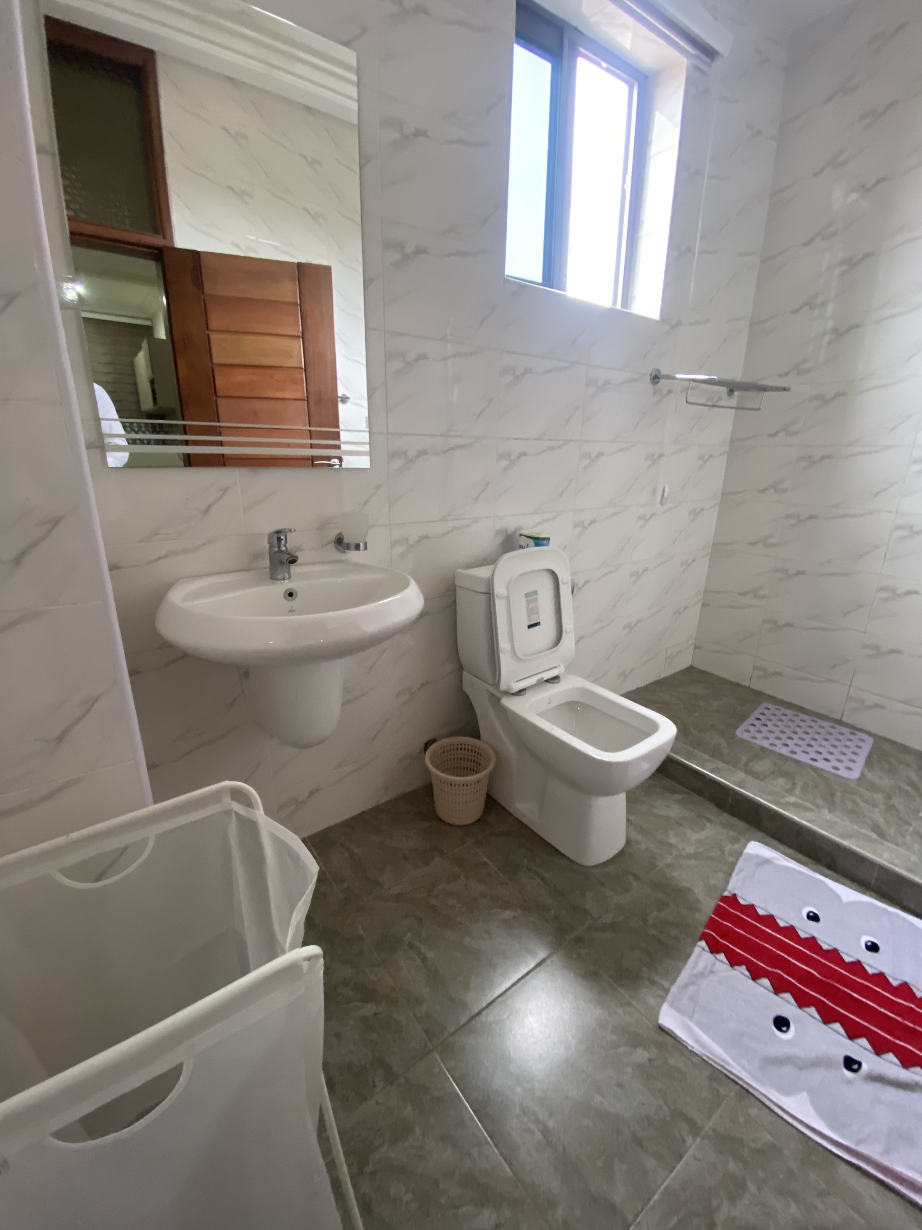 One 1-bedroom Furnished Apartment for Rent at Tse Addo