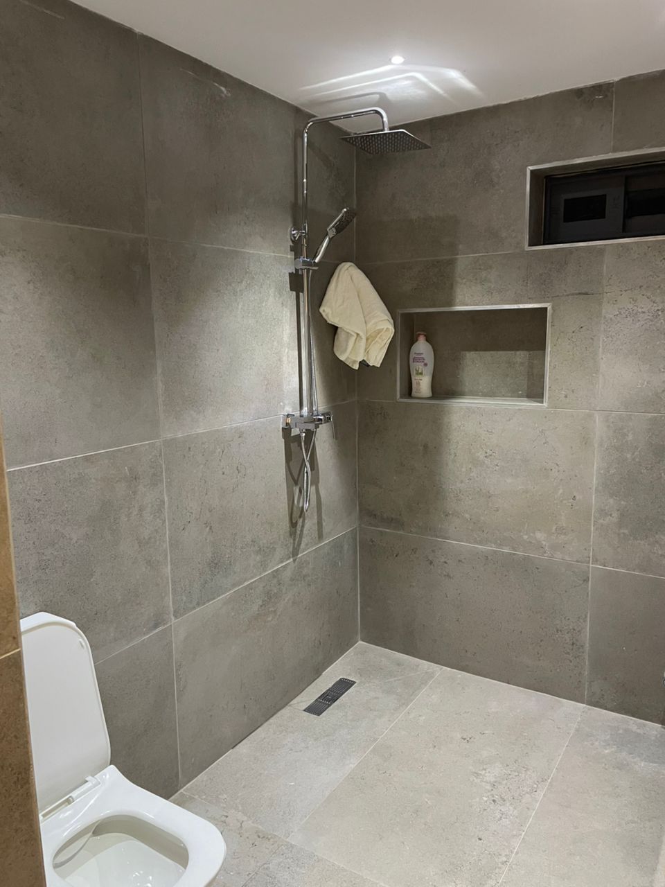 One (1) Bedroom Fully Furnished Apartment For Rent at Dzorwulu