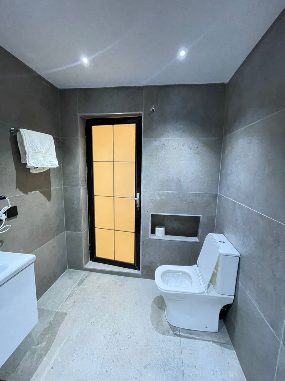 One (1) Bedroom Fully Furnished Apartment For Rent at Dzorwulu