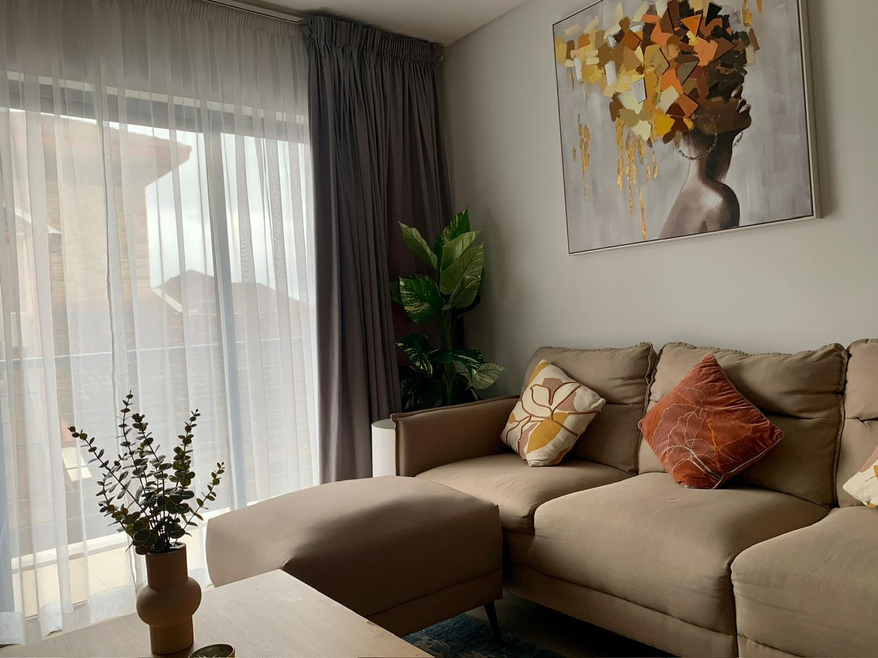 One (1) Bedroom Fully Furnished Apartment For Rent at East Legon