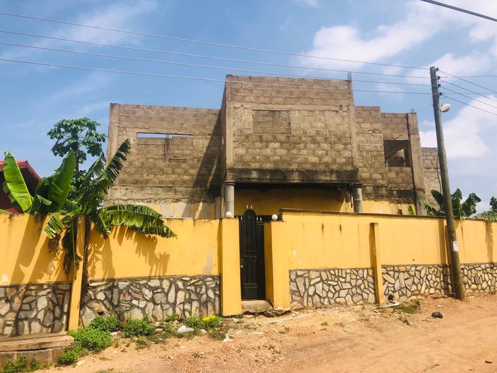 Seven (7) Bedroom House for Sale at Ashongman