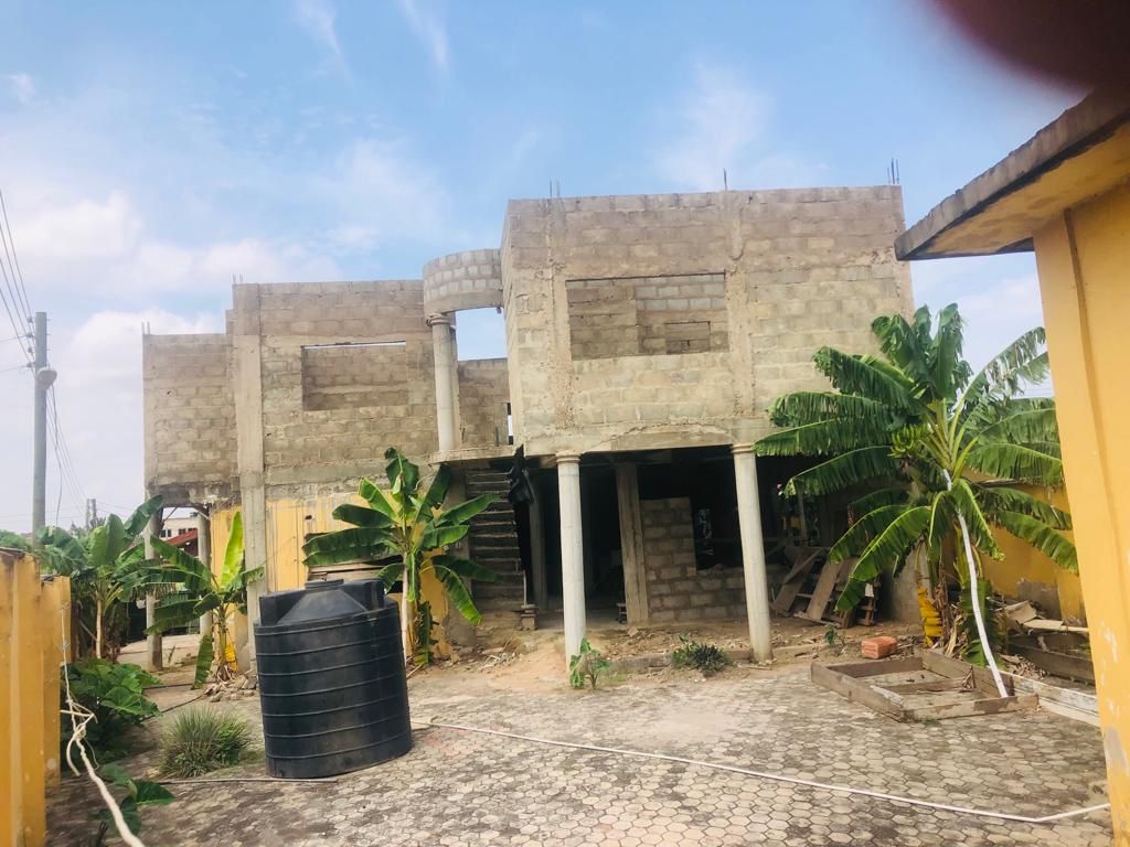 Seven (7) Bedroom House for Sale at Ashongman