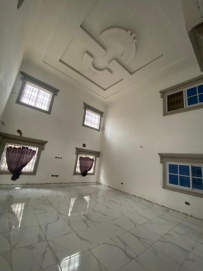 Seven (7) Bedroom House For Sale at Atasomanso