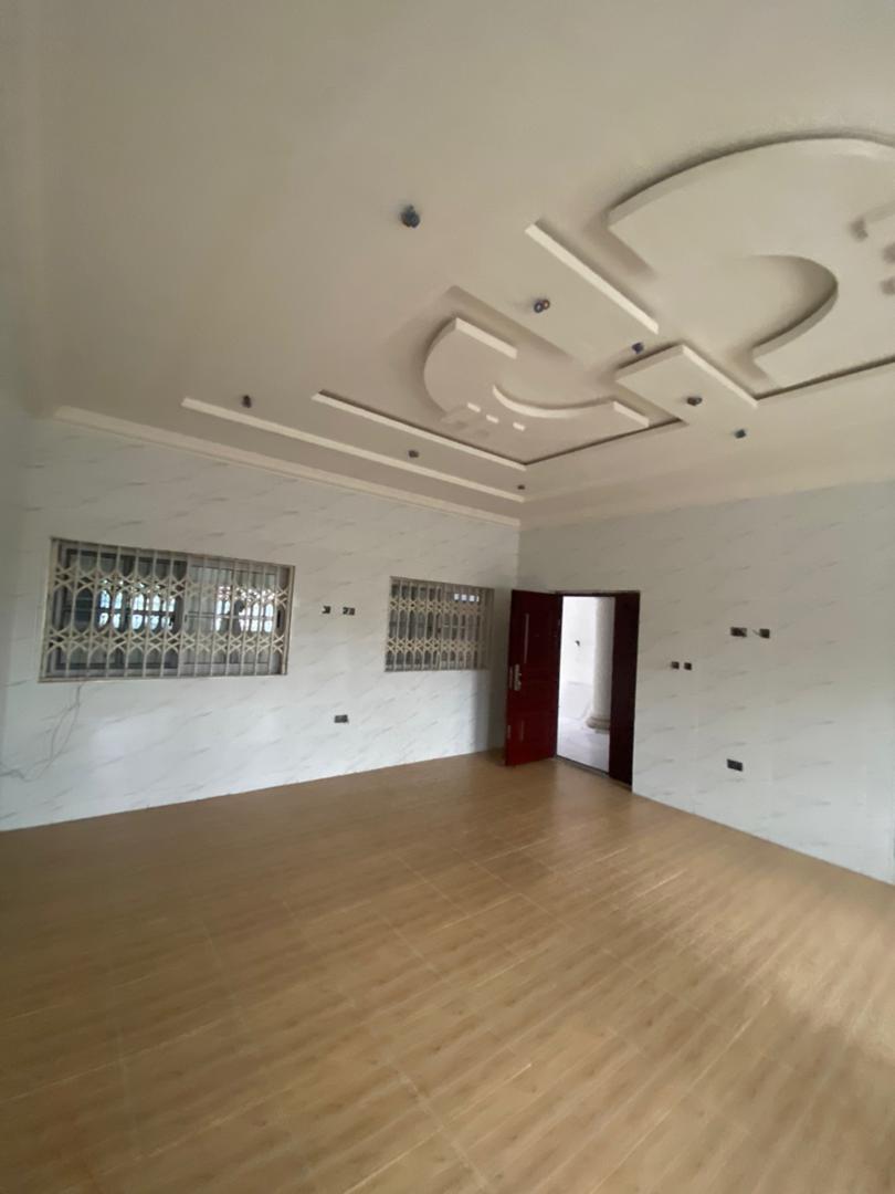 Seven (7) Bedroom House For Sale at Atasomanso