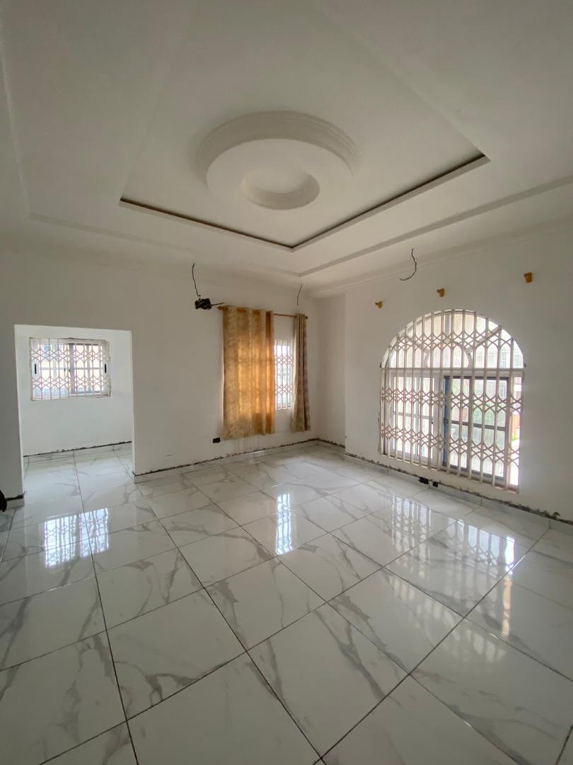 Seven (7) Bedroom House For Sale at Atasomanso