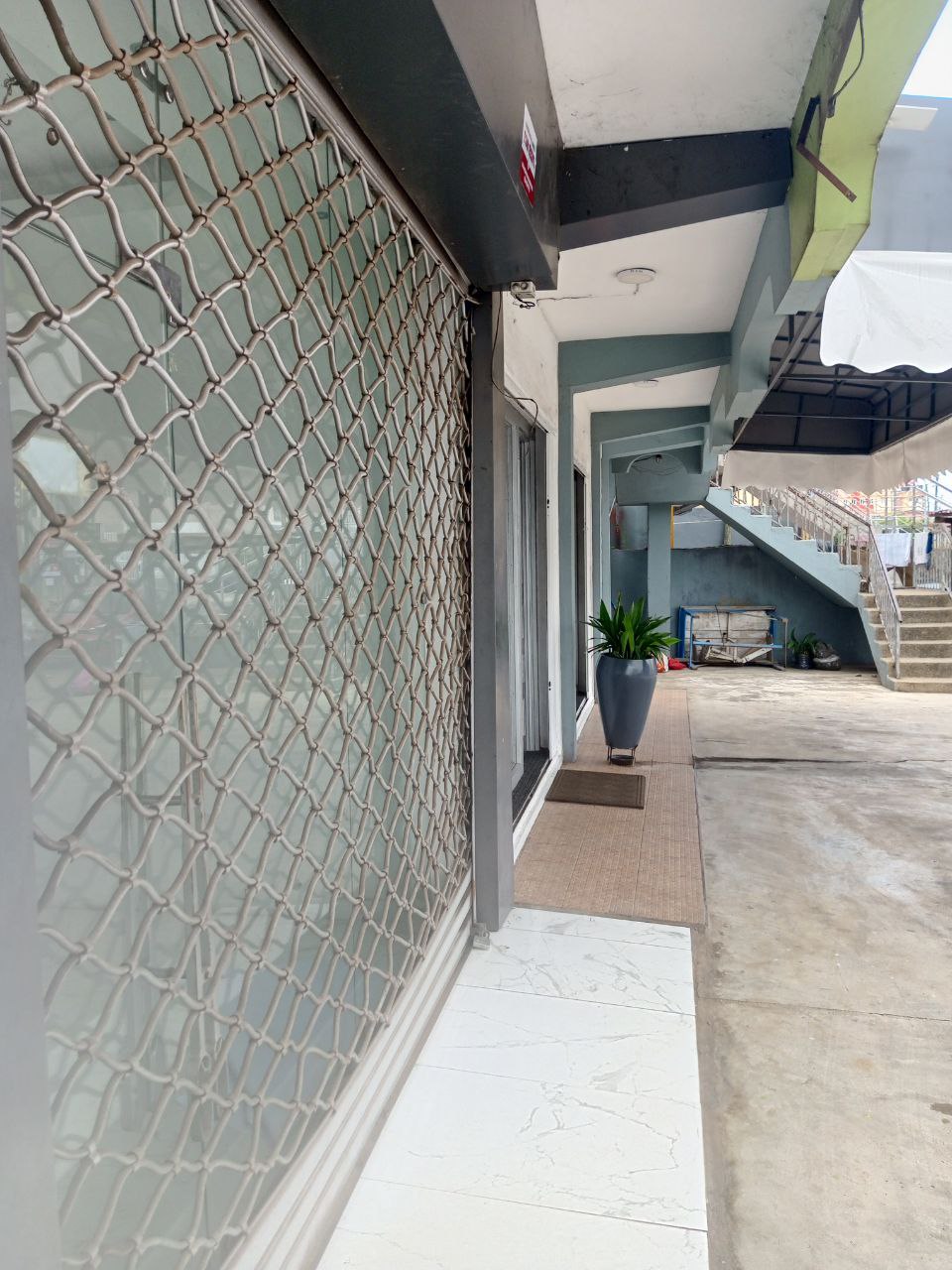 Shop For Rent at Dzorwulu