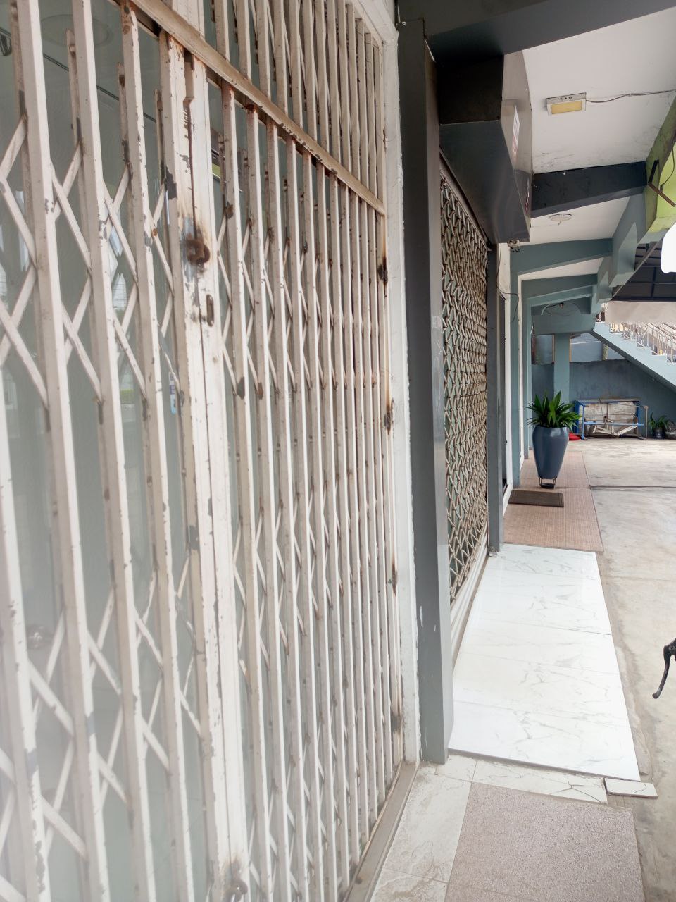 Shop For Rent at Dzorwulu