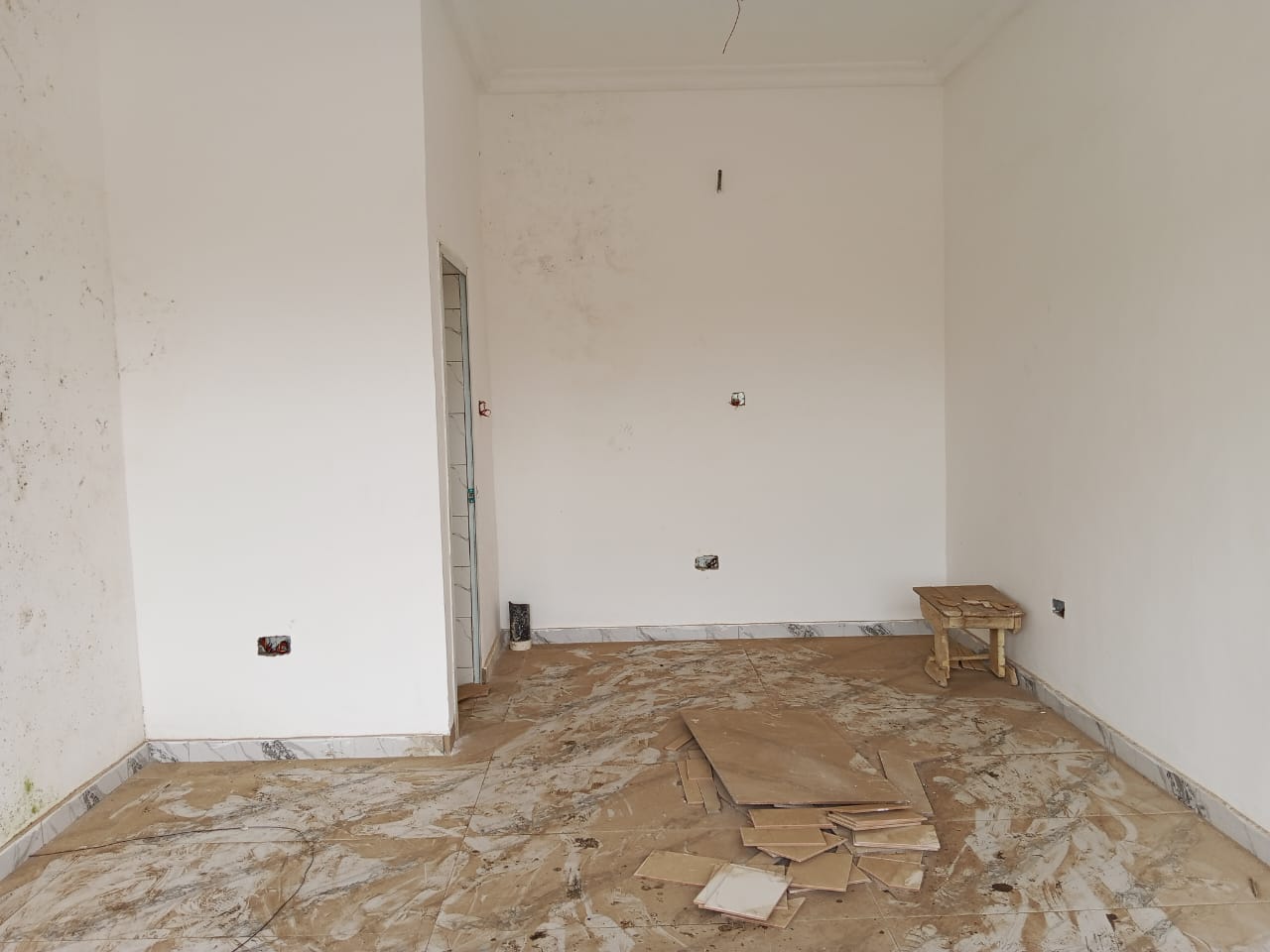 Shop For Rent at Taifa