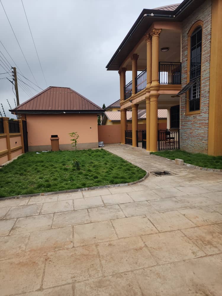 Six (6) Bedroom Furnished House For Sale at Oyarifa