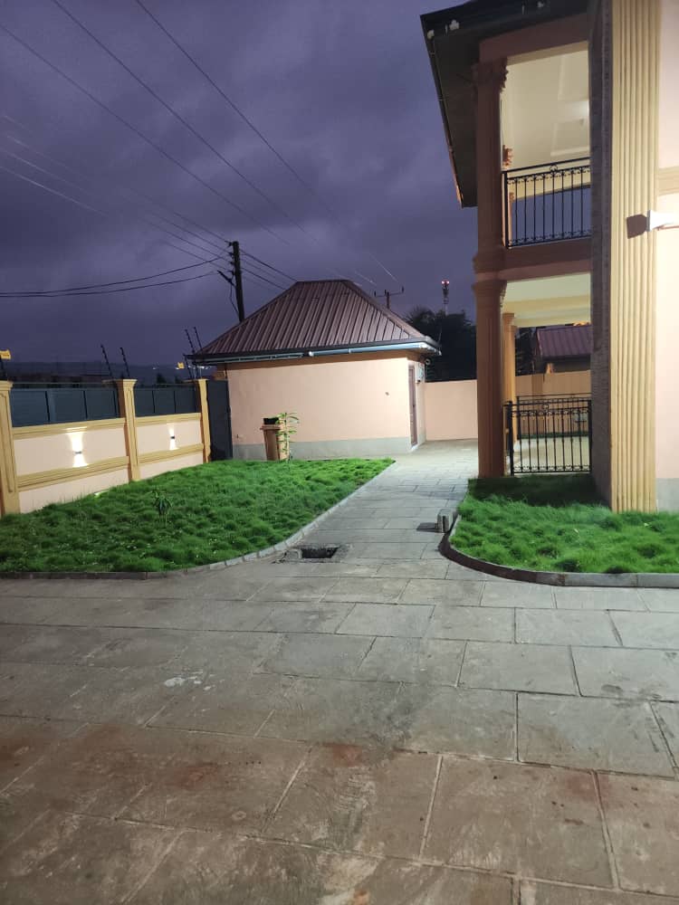 Six (6) Bedroom Furnished House For Sale at Oyarifa