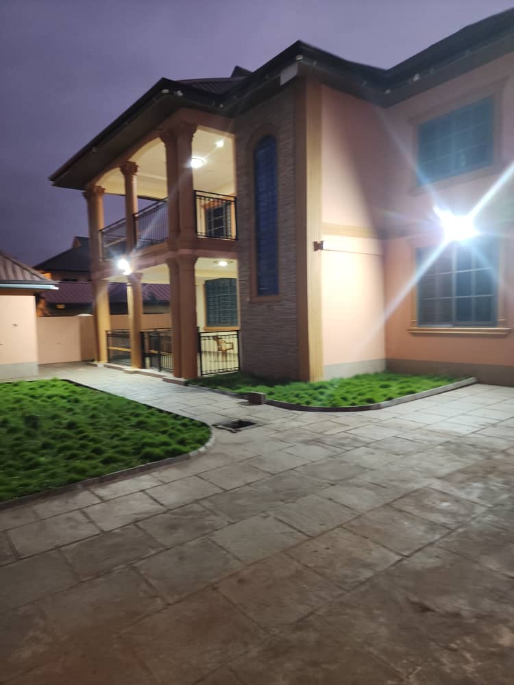 Six (6) Bedroom Furnished House For Sale at Oyarifa