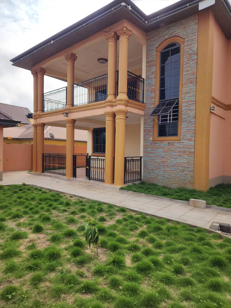 Six (6) Bedroom Furnished House For Sale at Oyarifa