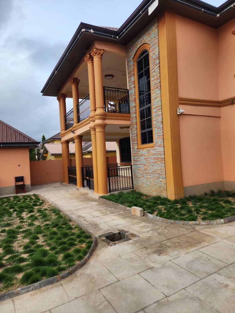 Six (6) Bedroom Furnished House For Sale at Oyarifa