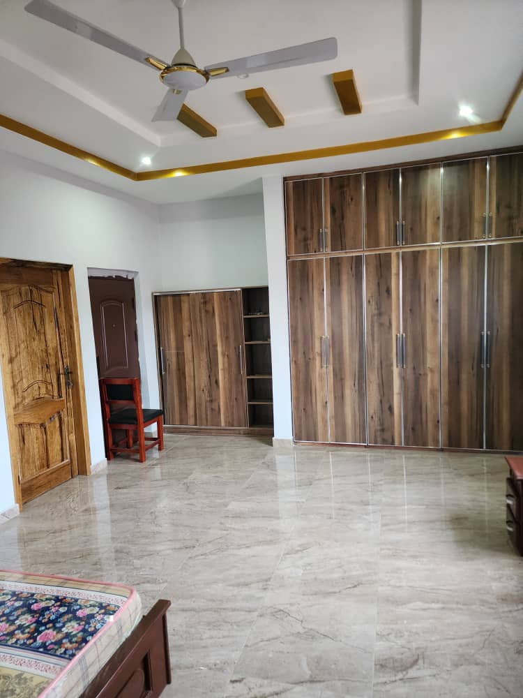 Six (6) Bedroom Furnished House For Sale at Oyarifa