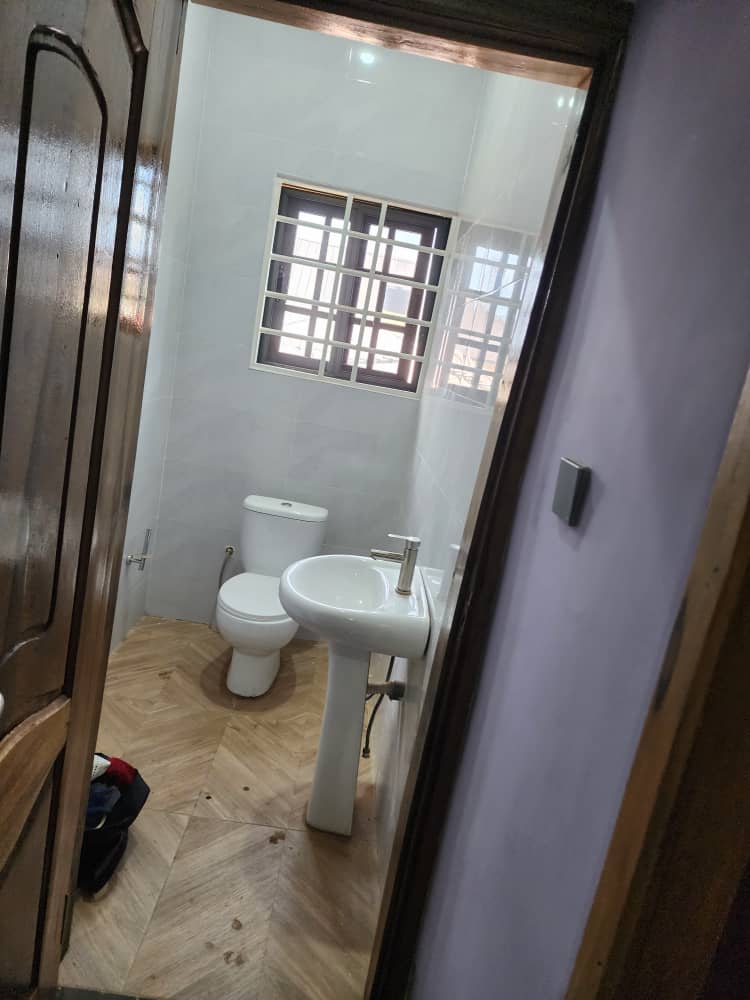 Six (6) Bedroom Furnished House For Sale at Oyarifa