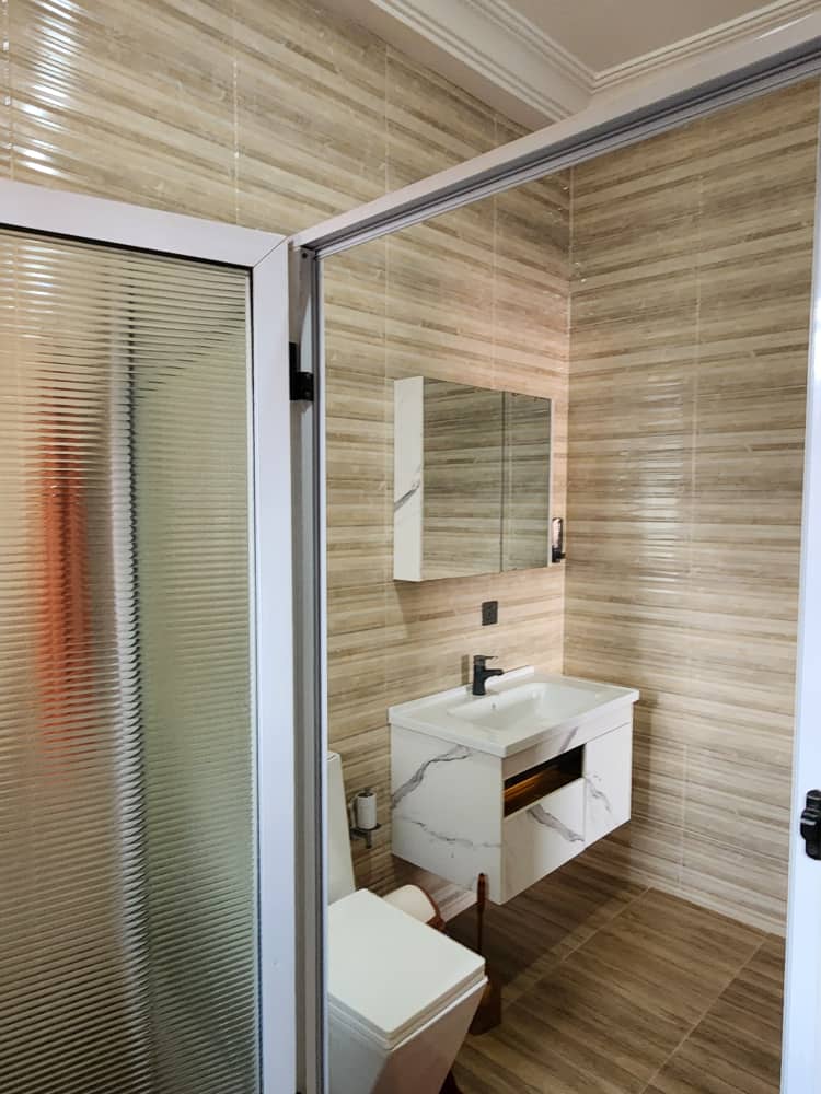 Six (6) Bedroom Furnished House For Sale at Oyarifa