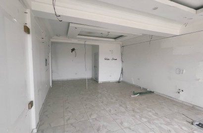 Single Shop For Rent at Adjiringanor School Junction
