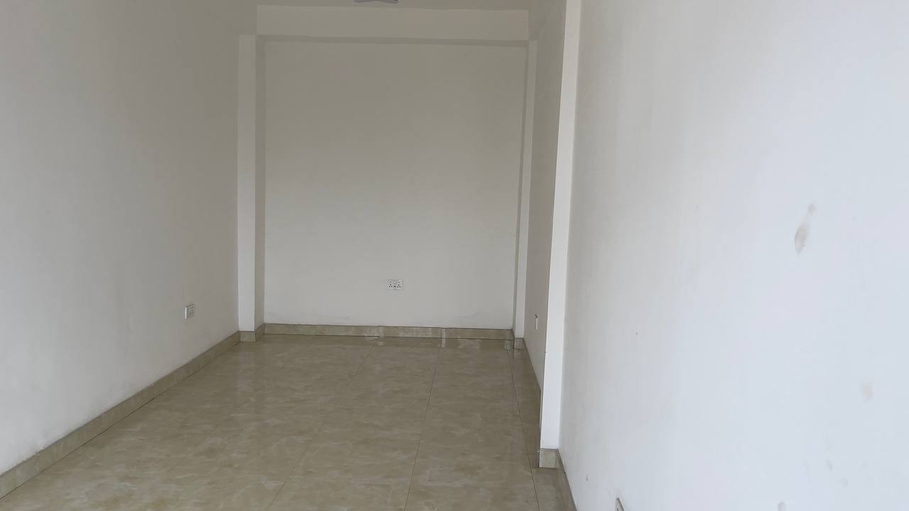 Single Shop For Rent at Adjiringanor School Junction