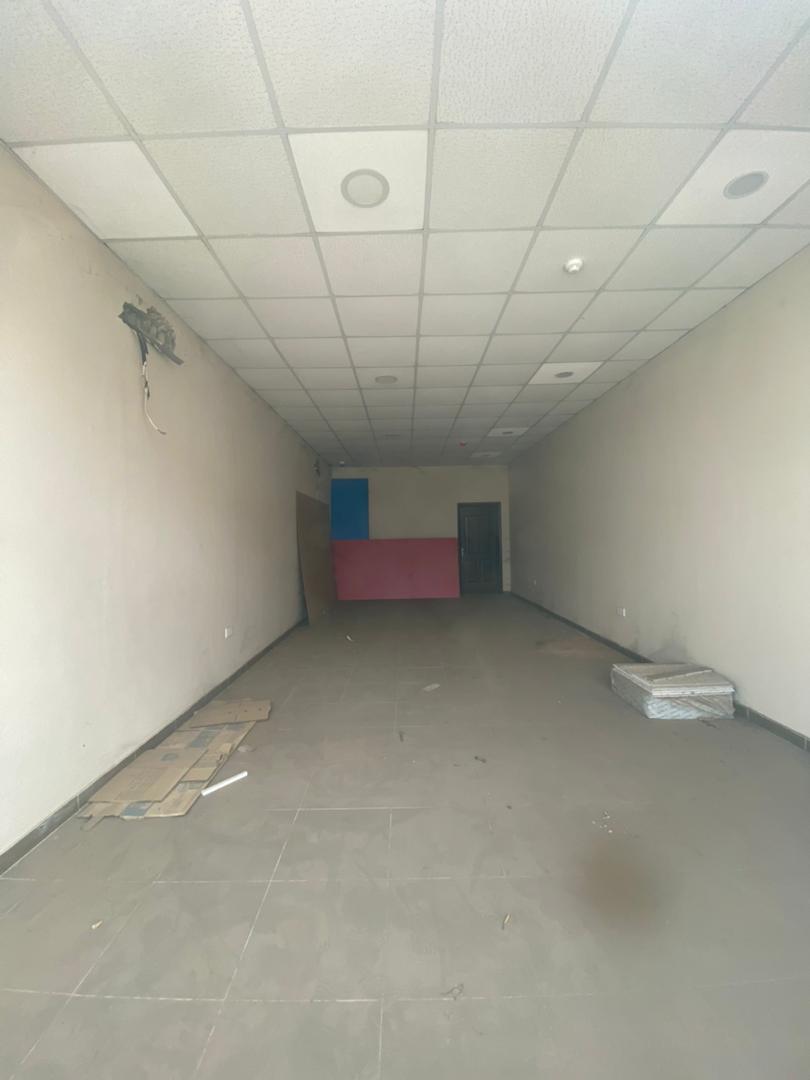 Single Shop For Rent at Lashibi