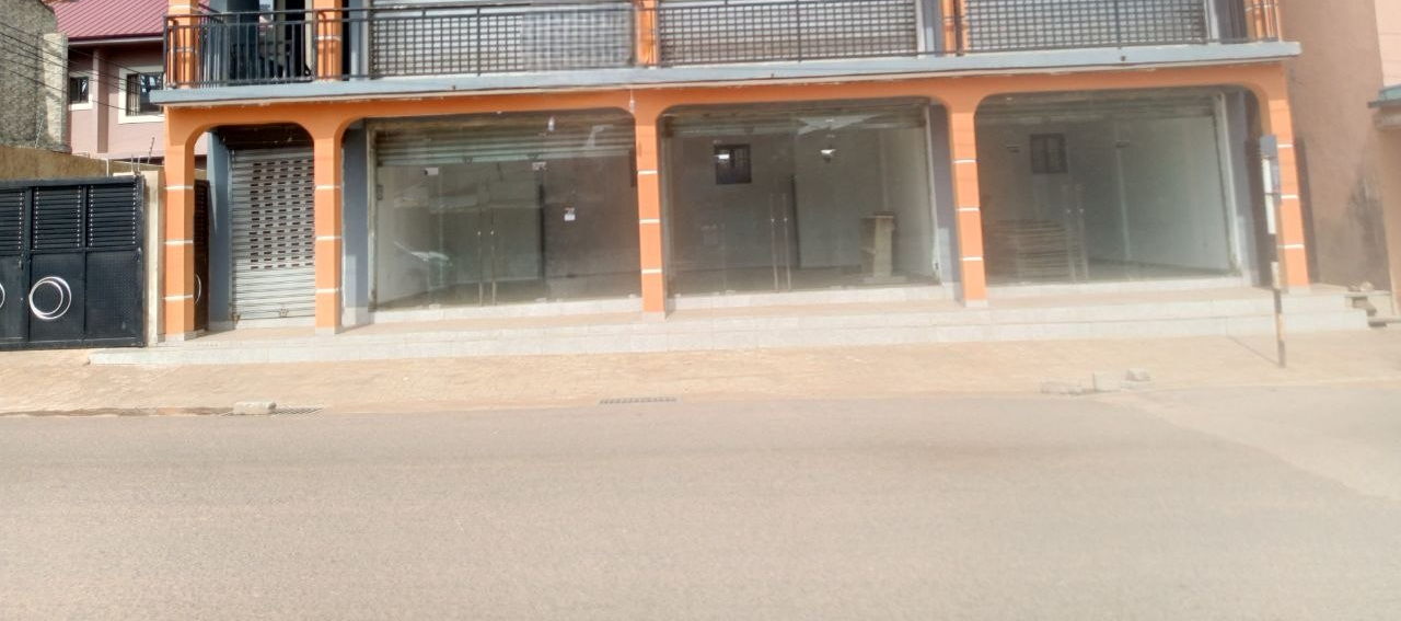 Single Shop For Rent at Madina