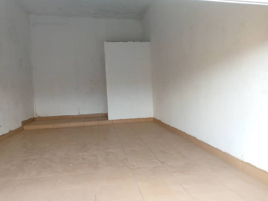 Single Shop for Rent at Ofankor