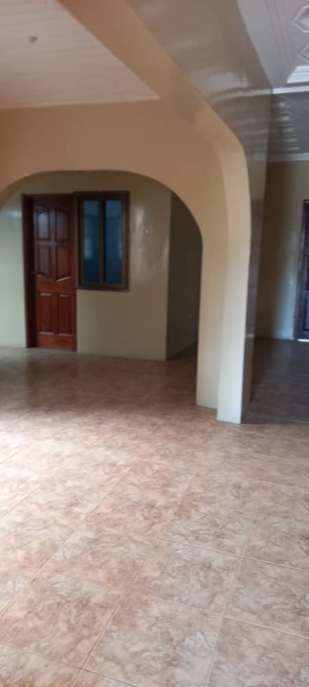 Six 6-Bedroom House for Rent at Agbogba