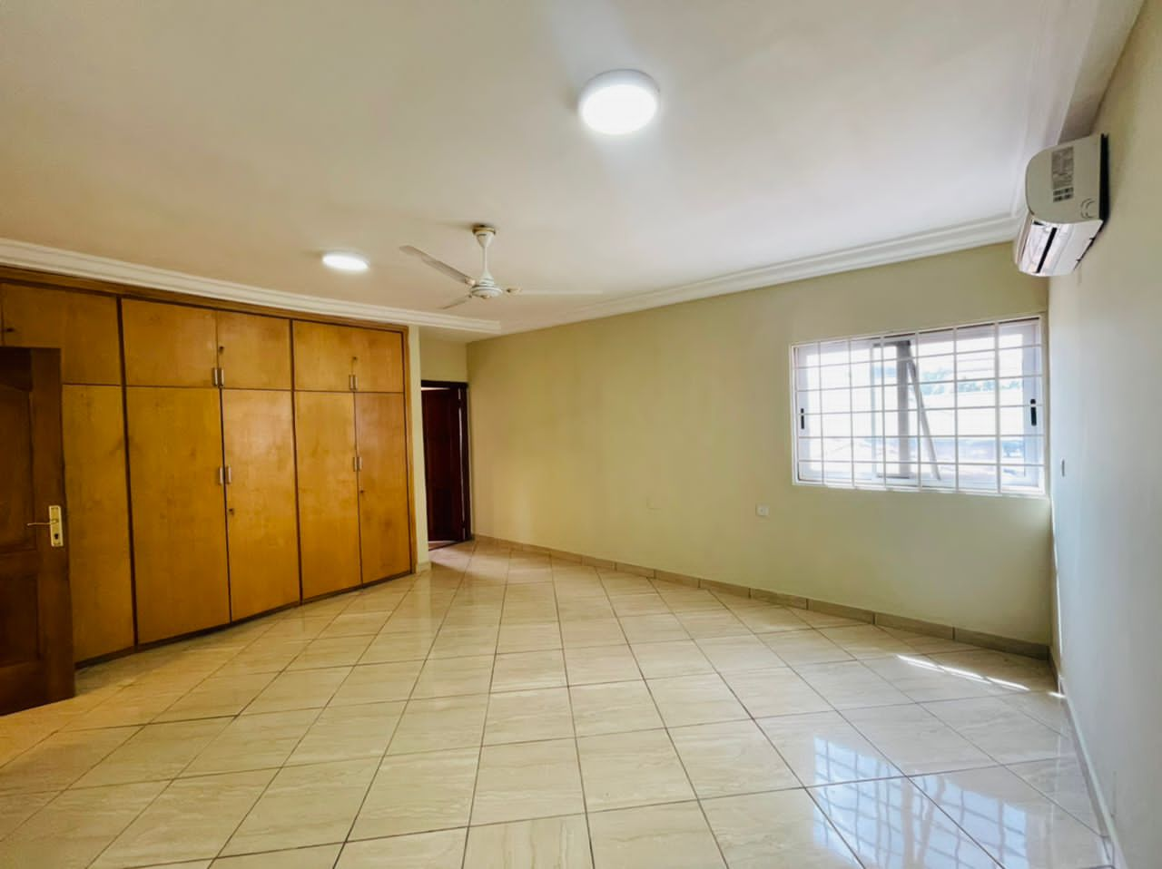 Six (6) Bedroom House for Rent At West Trasacco 